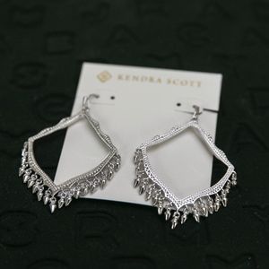 KENDRA SCOTT Lacy Drop Earrings in Silver